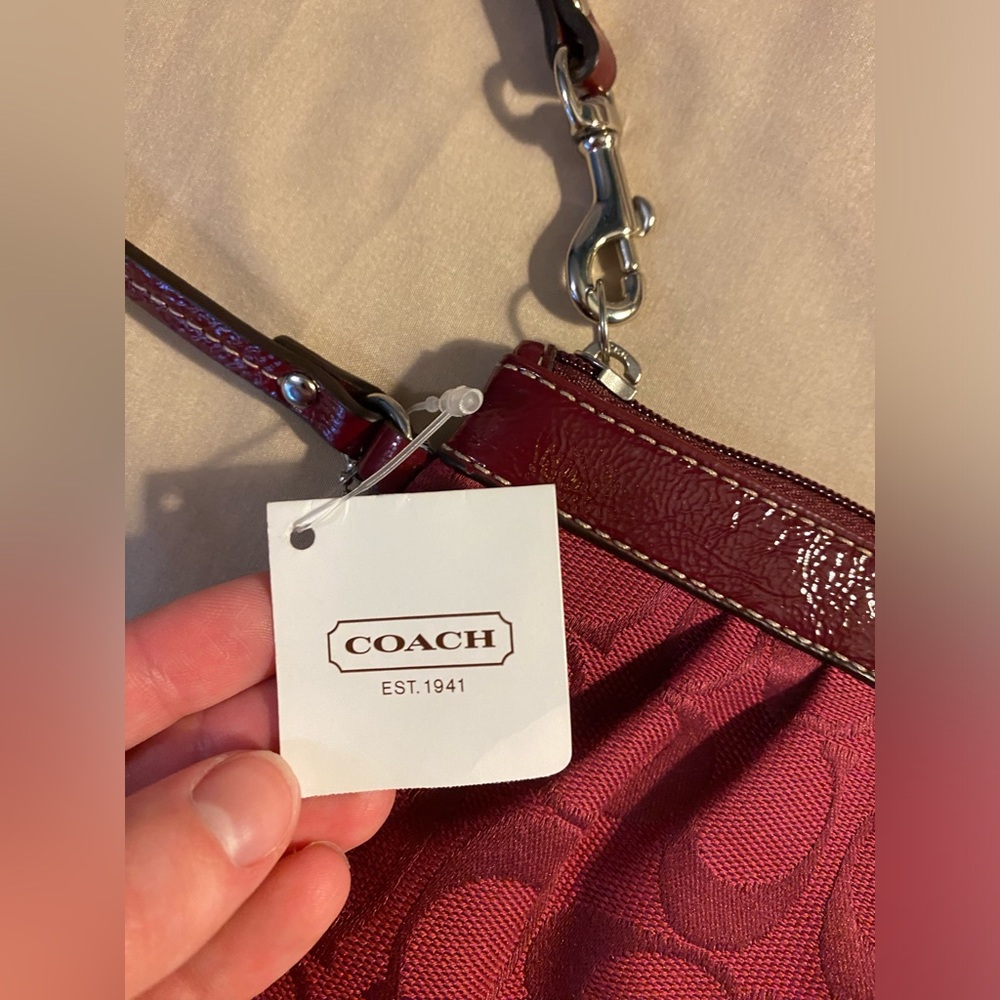 NWT Coach signature patent leather and fabric wristlet - Picture 14 of 15
